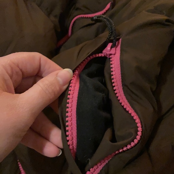 Woman’s puffer jacket. - Picture 13 of 14